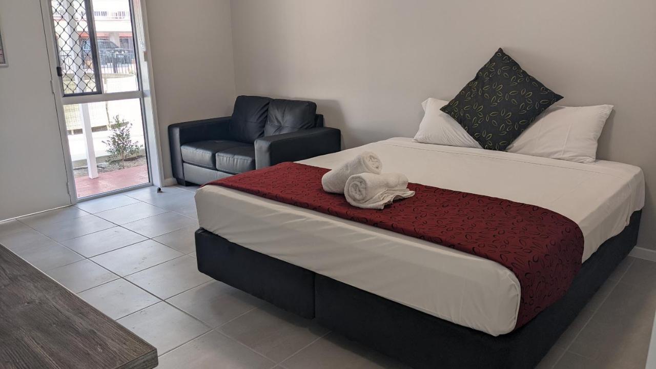 טאונסביל Monte Carlo Motor Inn מראה חיצוני תמונה