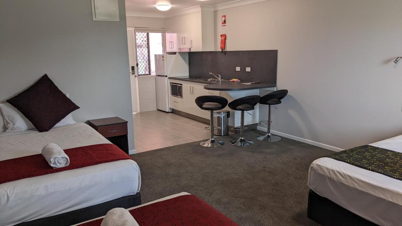טאונסביל Monte Carlo Motor Inn מראה חיצוני תמונה
