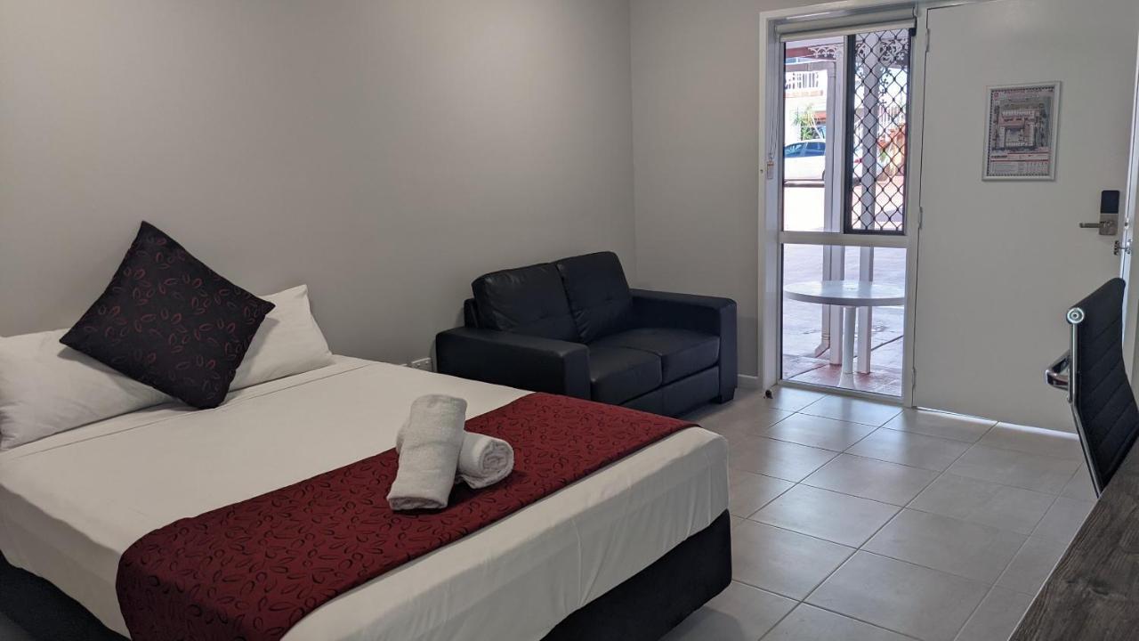 טאונסביל Monte Carlo Motor Inn מראה חיצוני תמונה