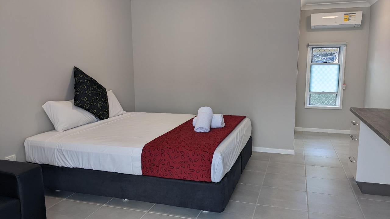 טאונסביל Monte Carlo Motor Inn מראה חיצוני תמונה