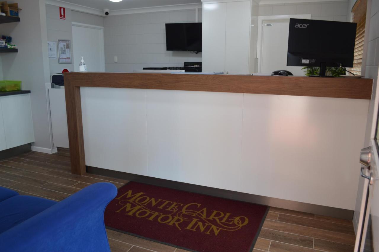 טאונסביל Monte Carlo Motor Inn מראה חיצוני תמונה