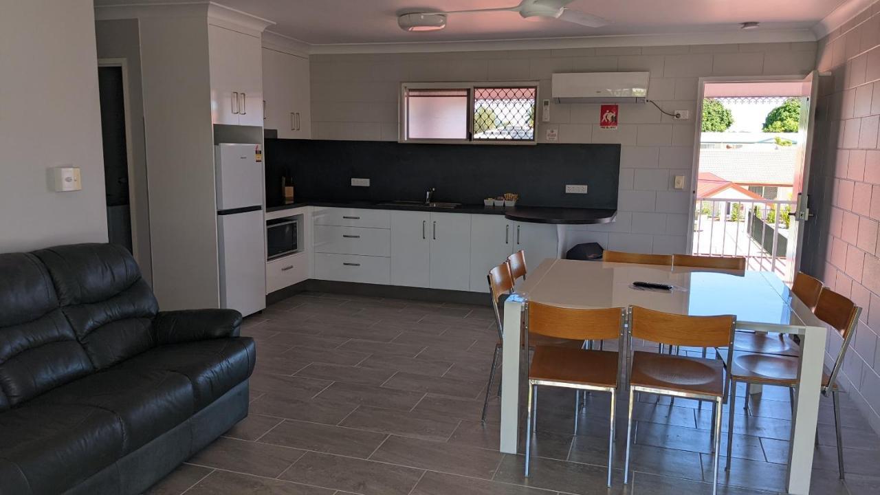 טאונסביל Monte Carlo Motor Inn מראה חיצוני תמונה