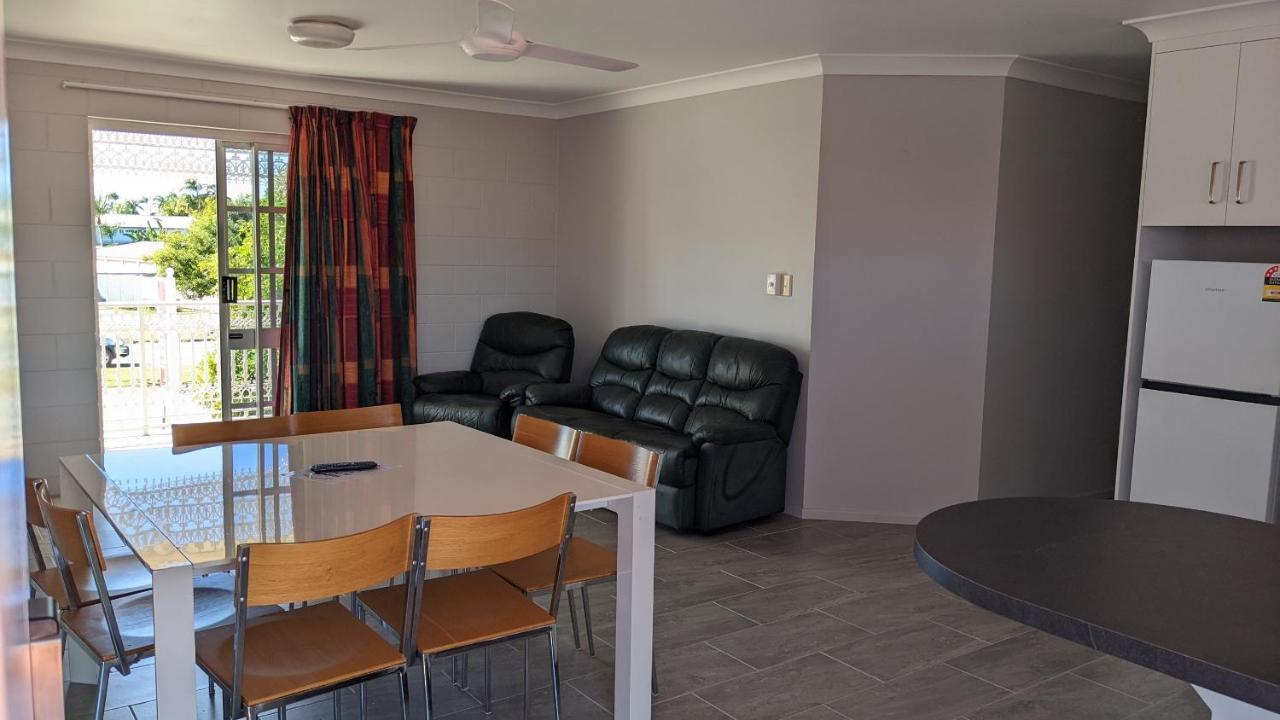 טאונסביל Monte Carlo Motor Inn מראה חיצוני תמונה