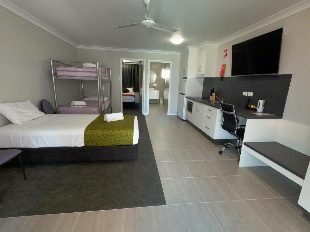 טאונסביל Monte Carlo Motor Inn מראה חיצוני תמונה