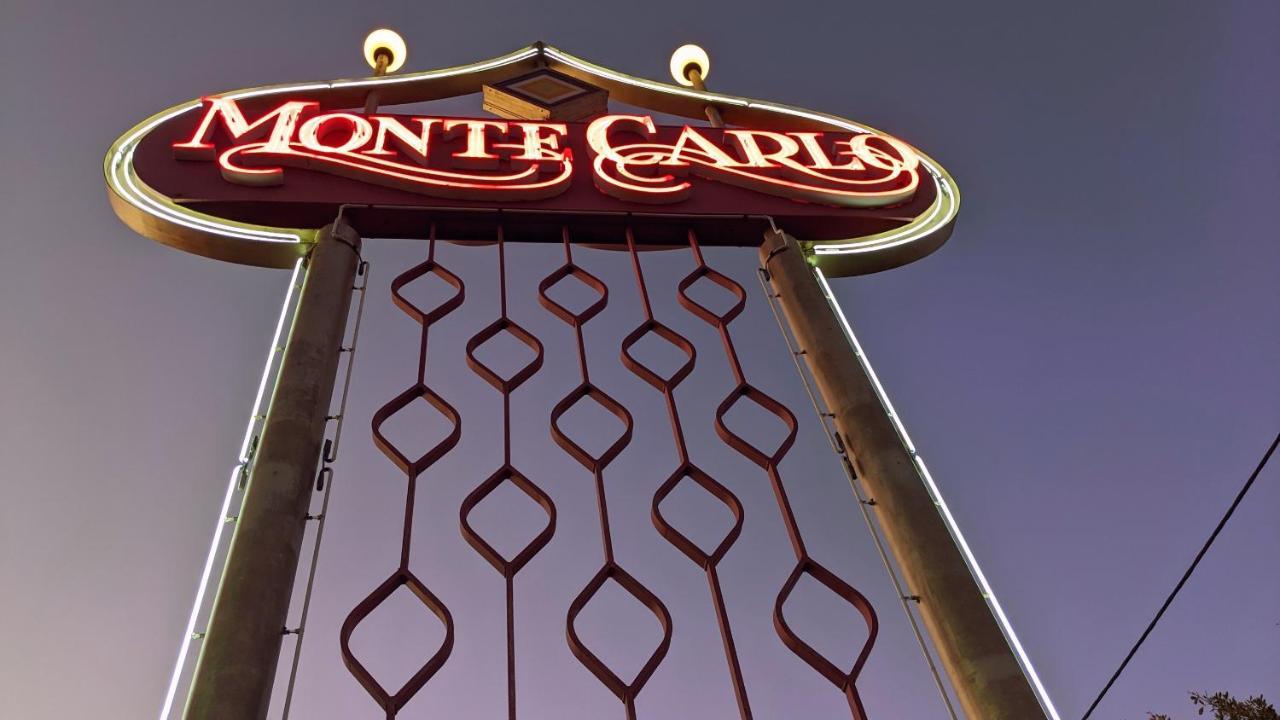 טאונסביל Monte Carlo Motor Inn מראה חיצוני תמונה