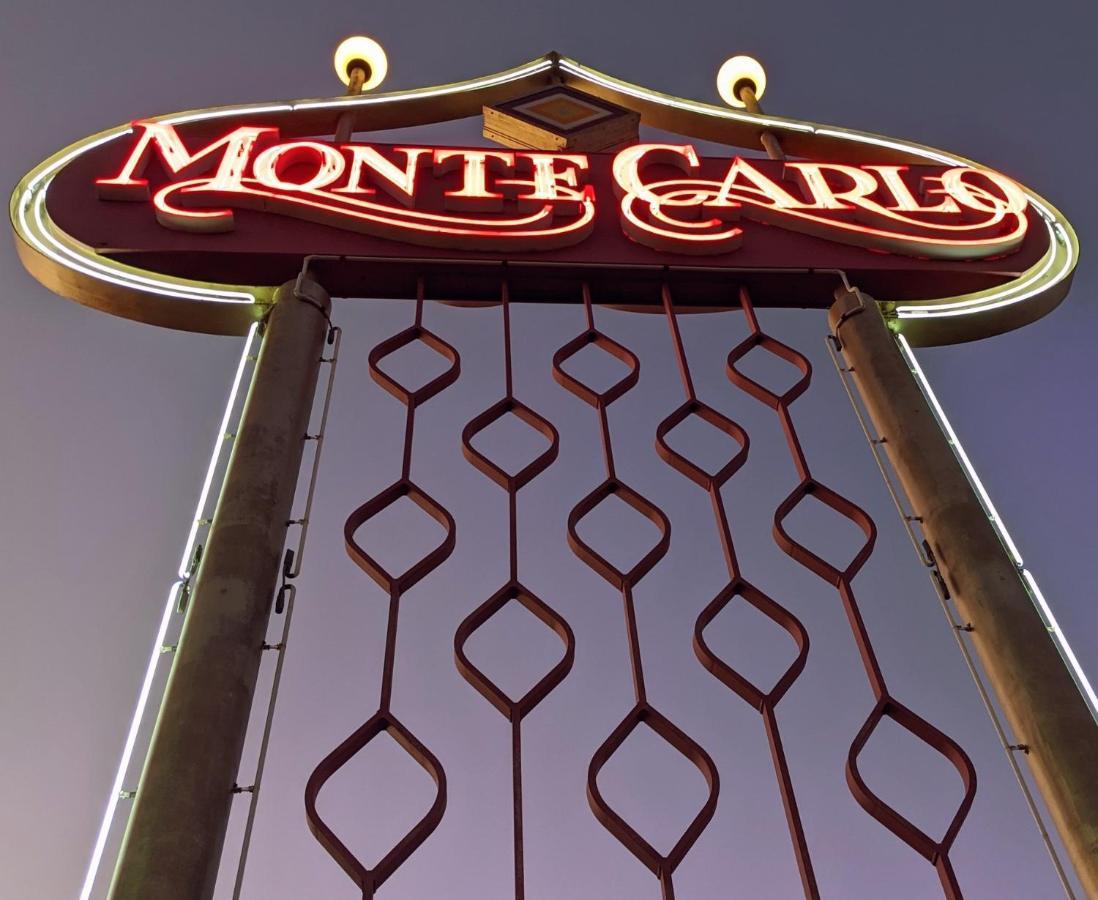 טאונסביל Monte Carlo Motor Inn מראה חיצוני תמונה