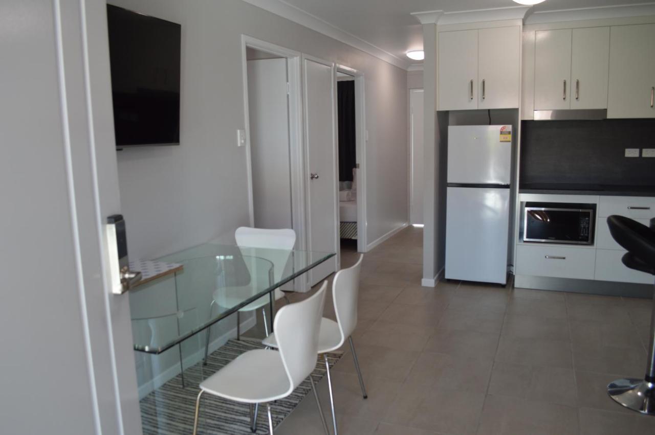טאונסביל Monte Carlo Motor Inn מראה חיצוני תמונה