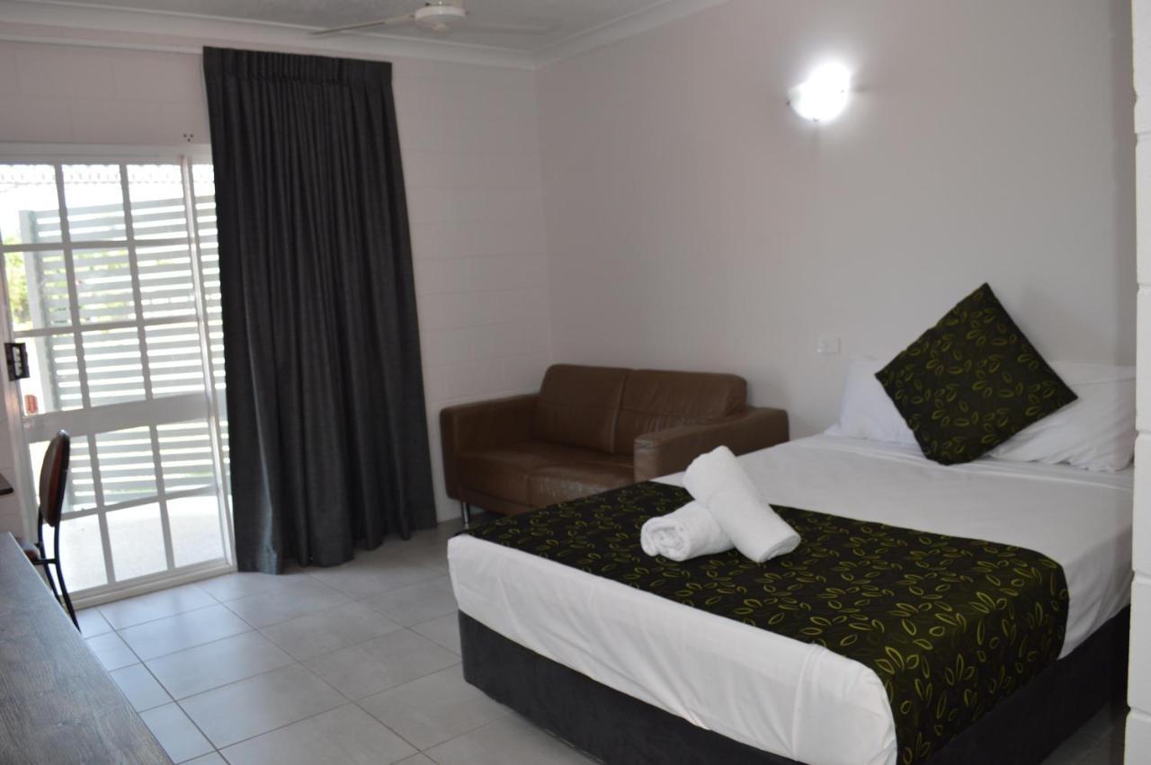 טאונסביל Monte Carlo Motor Inn מראה חיצוני תמונה