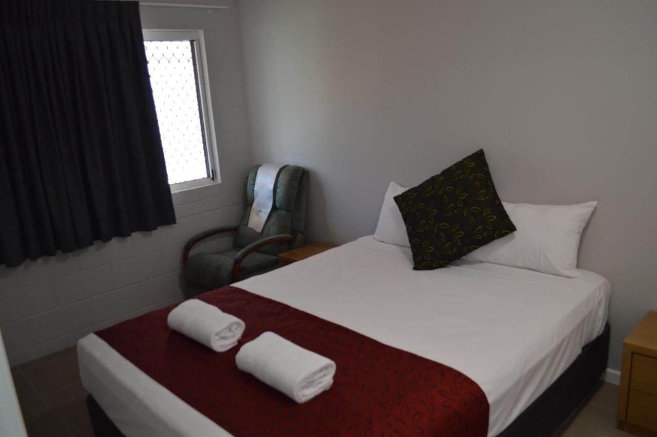 טאונסביל Monte Carlo Motor Inn מראה חיצוני תמונה