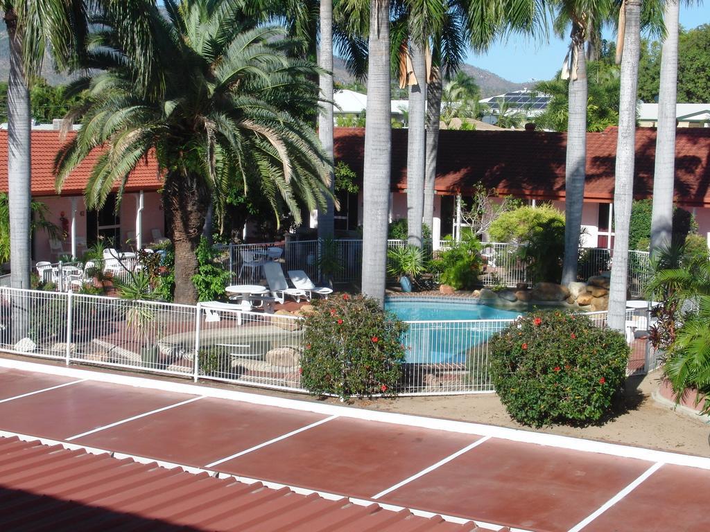 טאונסביל Monte Carlo Motor Inn מראה חיצוני תמונה