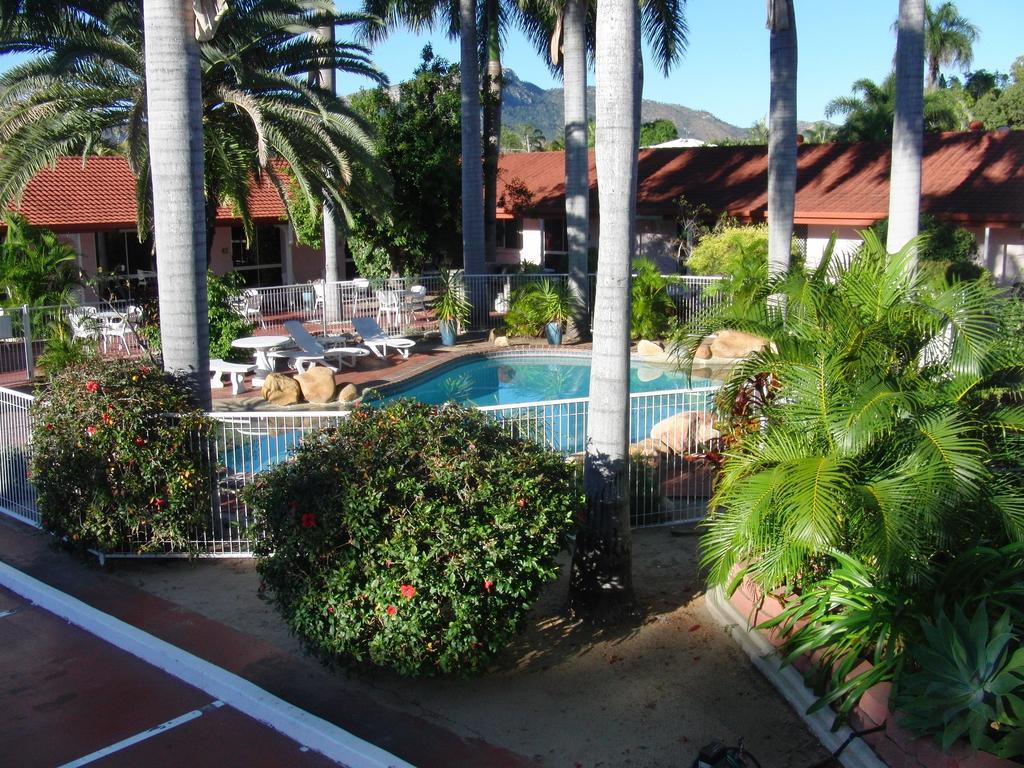 טאונסביל Monte Carlo Motor Inn מראה חיצוני תמונה