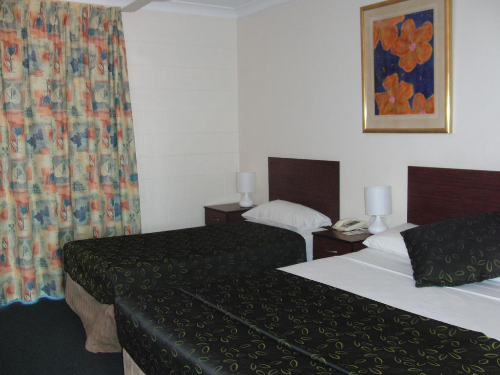 טאונסביל Monte Carlo Motor Inn מראה חיצוני תמונה